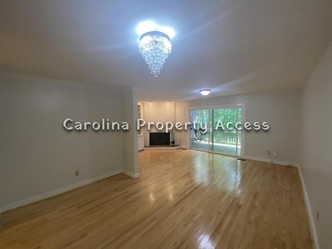 Building Photo - 436 Fairoaks Cir