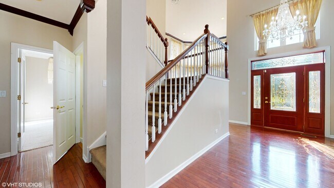 Building Photo - 1540 N Oakmont Dr