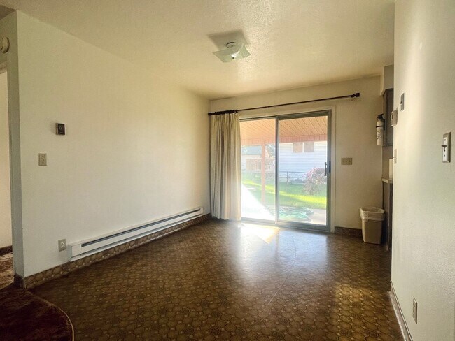 Foto del edificio - 110 E Main St