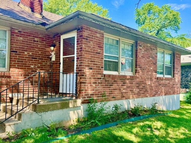Building Photo - Ditzler Duplex