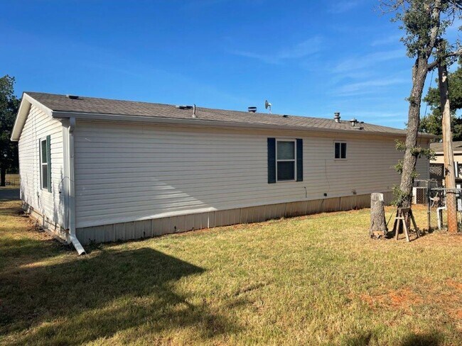 Foto del edificio - 3 bedroom 2 bath Mobile home newly updated...