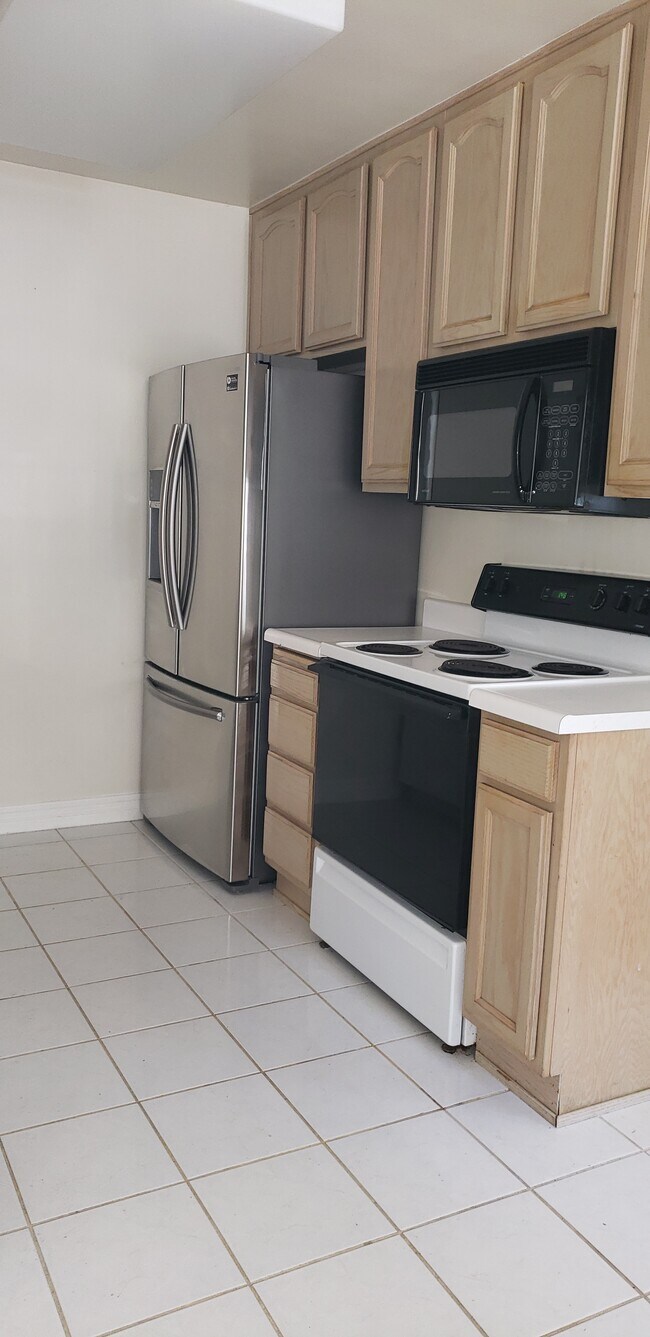 Cocina - 8710 Belford Ave