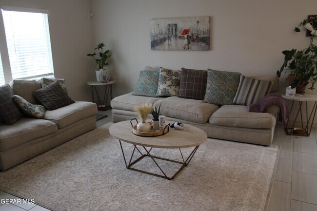 Foto del edificio - 13416 Cinderford Ave