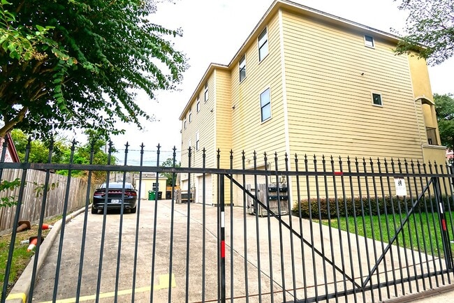 Foto del edificio - 2919 Rosewood St