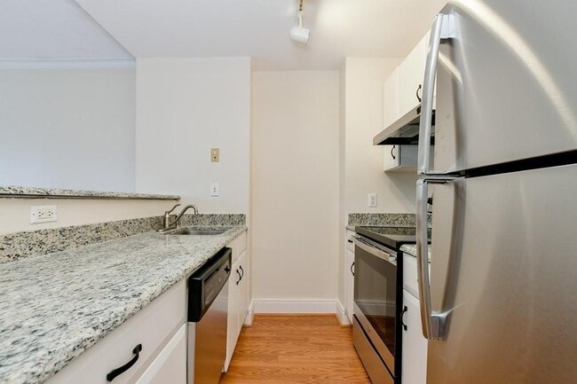 Building Photo - 534 Beacon St