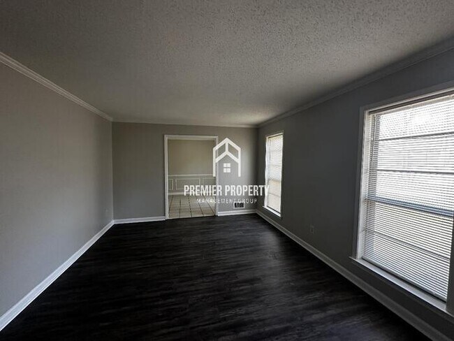 Foto del edificio - 6018 Fox Ridge Dr