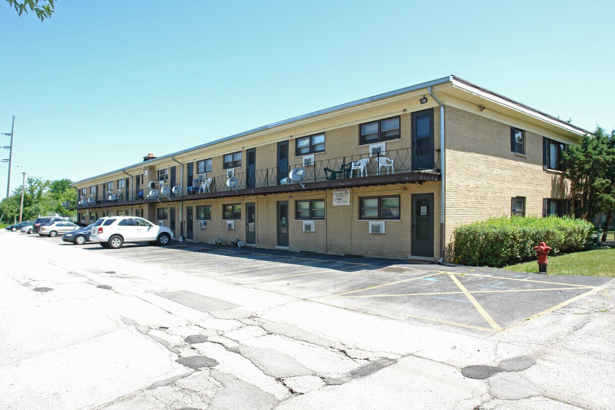 30 King Arthur Dr, Northlake, IL 60164 Apartments in Northlake, IL