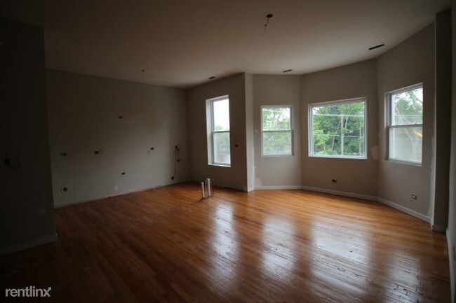 Building Photo - 3254 N Ravenswood Ave
