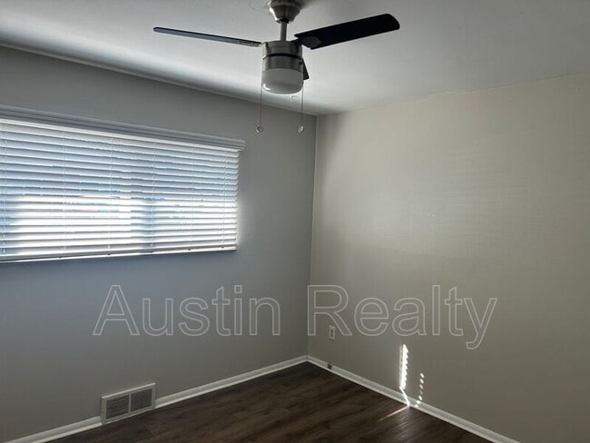 Foto del edificio - 8630 Burton Ave