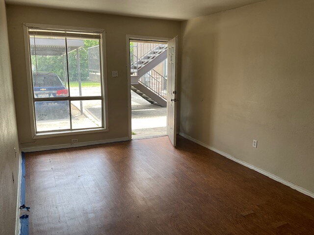 Foto del edificio - 806 McCauley Blvd