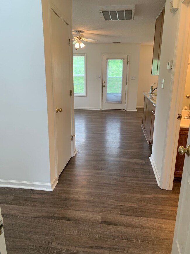 Foto del edificio - 113 Springwood Ln