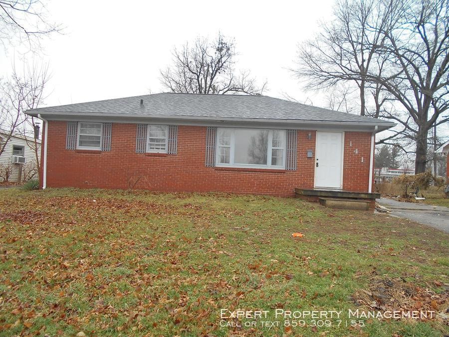 Primary Photo - 141 Chantilly St