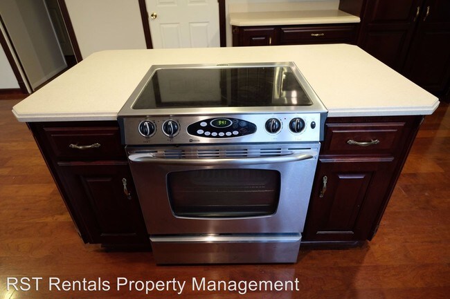 Foto del edificio - 3 br, 3.5 bath House - 5 Canterbury Ct