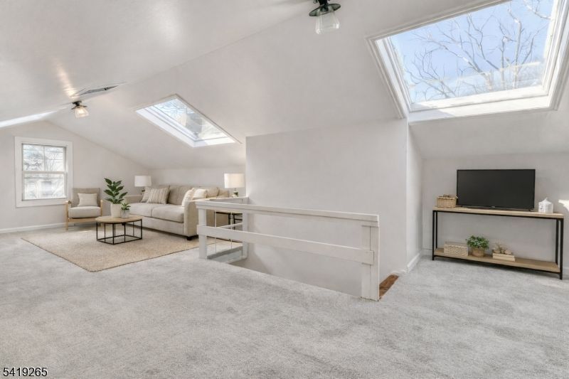 Foto del edificio - 273 W Mount Pleasant Ave