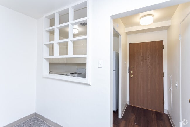 1BR, 1BA - 580SF - Kitchen - Ben Albert