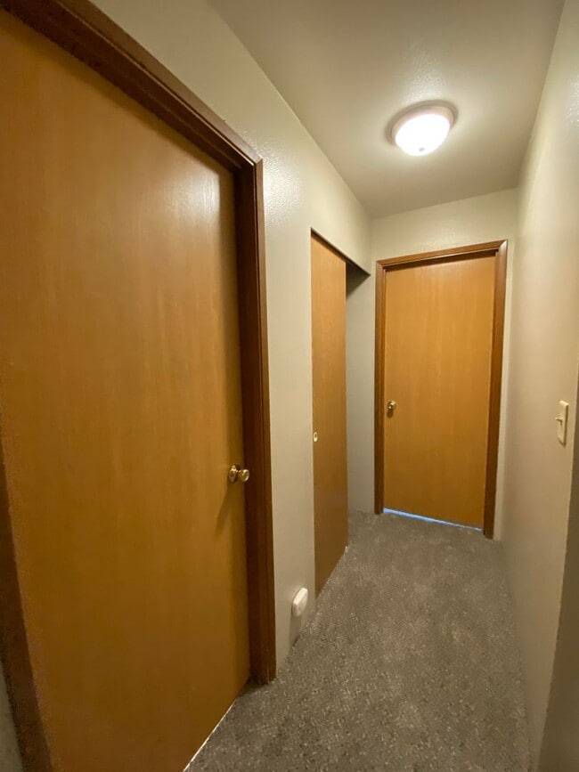 Building Photo - Your Selah Upgrade Starts Here | 3 Bed, 1.5 Bath!