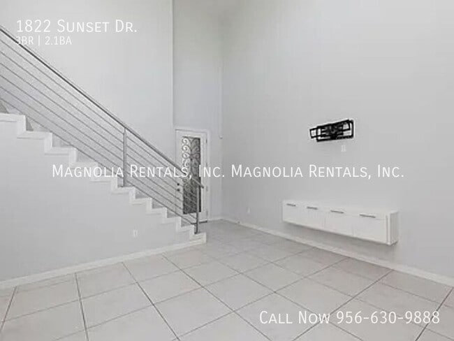 Building Photo - 1822 Sunset Dr