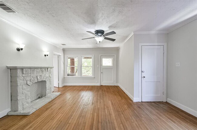 Building Photo - 2411 Cleburne St