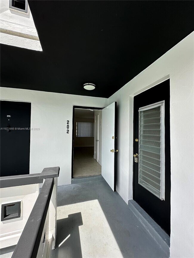 Foto del edificio - 1715 N 16th Ave