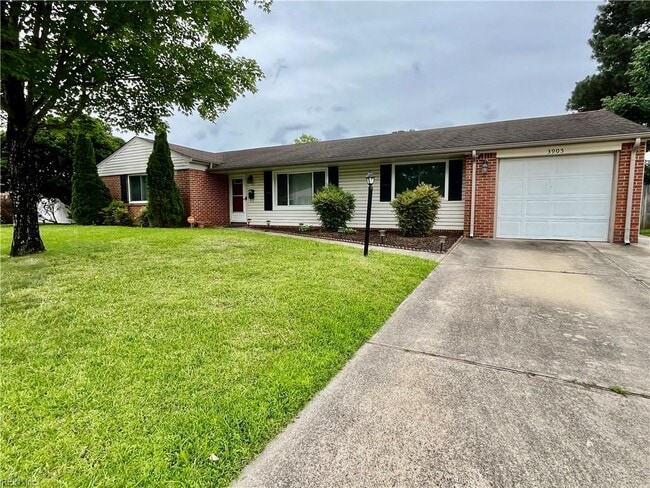 Building Photo - 3905 Brentwood Crescent