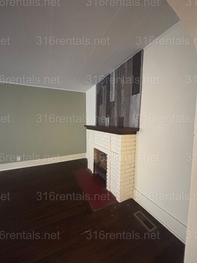 Foto del edificio - 3 bed 1 bath available NOW!