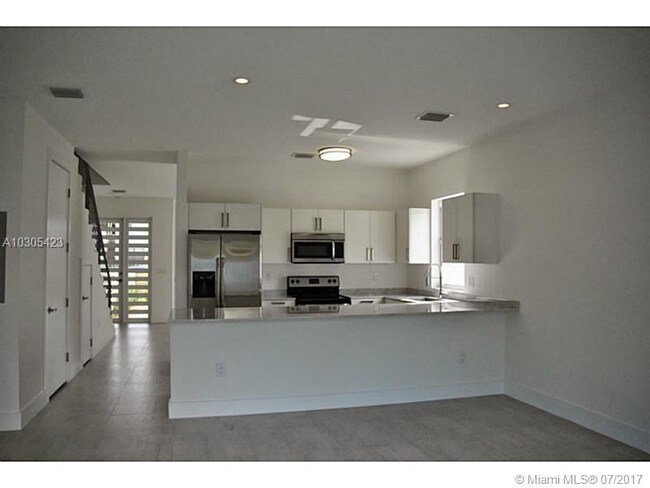 Foto del edificio - 3663 SW 15th St