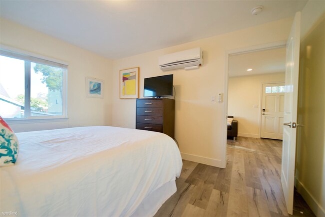 Building Photo - 1 br, 1 bath Apartment - 120 Arch St Apt 5
