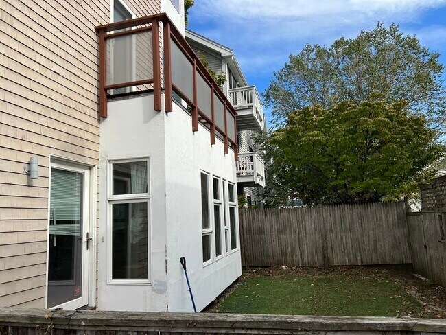 Foto del edificio - 222 Hurley St
