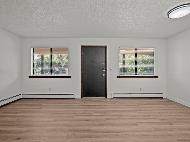 Foto del edificio - Remodeled 1 Bedroom, 1 Bathroom Apartment- Close to shopping!