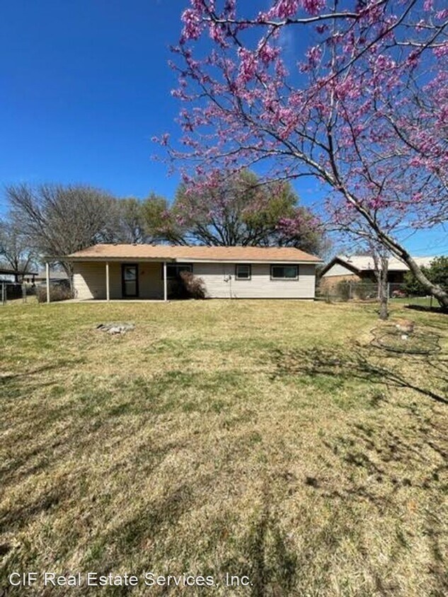 Building Photo - 3 br, 2 bath House - 841 W. 3rd St.
