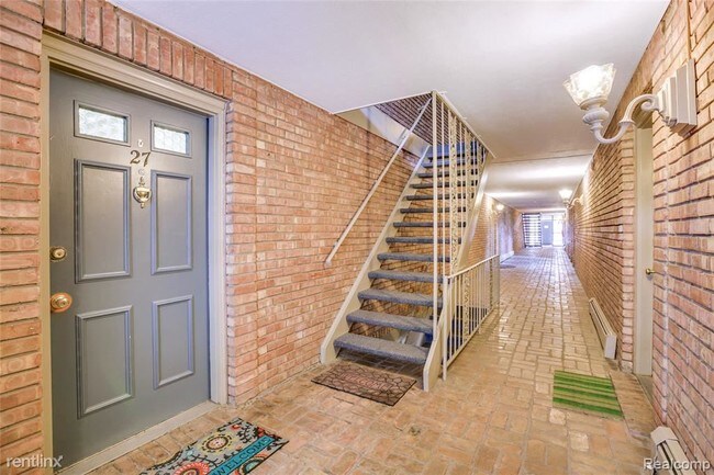 Foto del edificio - 2 br, 2 bath Condo - 2230 W 14 Mile Rd Apt 27
