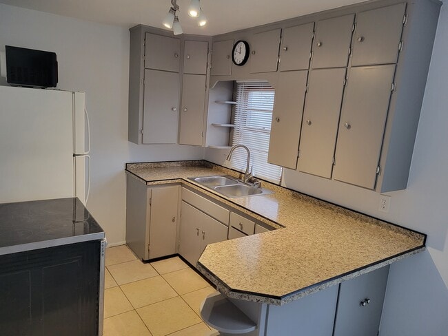 Kitchen - 1017 5th St