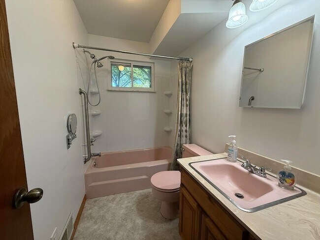 Foto del edificio - 8649 Hidden Lake Dr