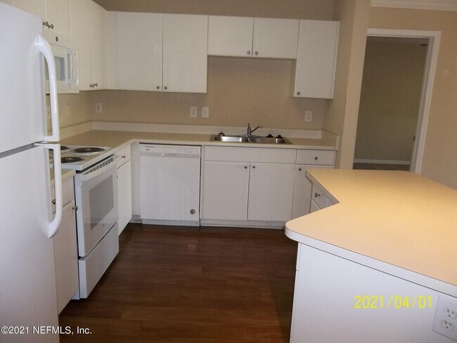 Foto del edificio - 3591 Kernan Blvd S