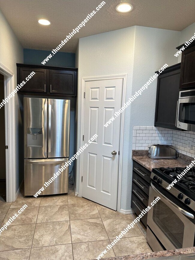 Building Photo - Volterra Beauty