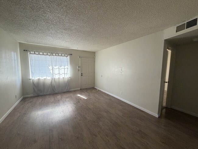 Building Photo - 1704 Rose Ave
