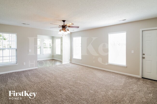 Foto del edificio - 335 Seneca River Dr