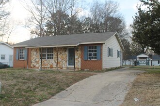 Building Photo - 1317 Armstrong Cir