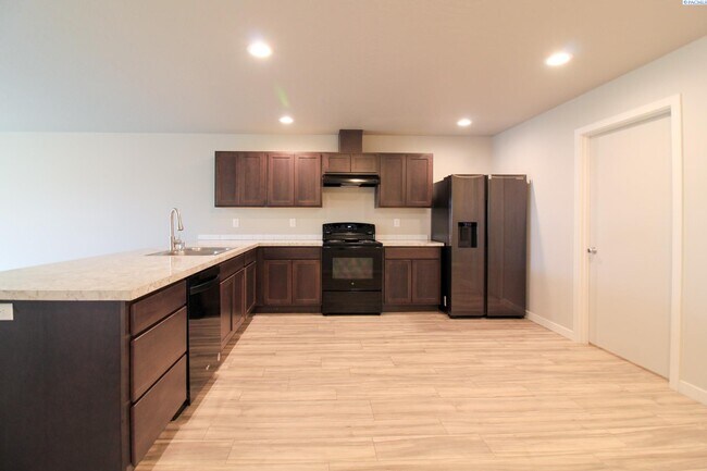 Foto del edificio - 3 Bed/2 Bath Duplex in Pasco