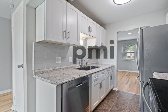 Building Photo - 3027 Rotunda Ct S