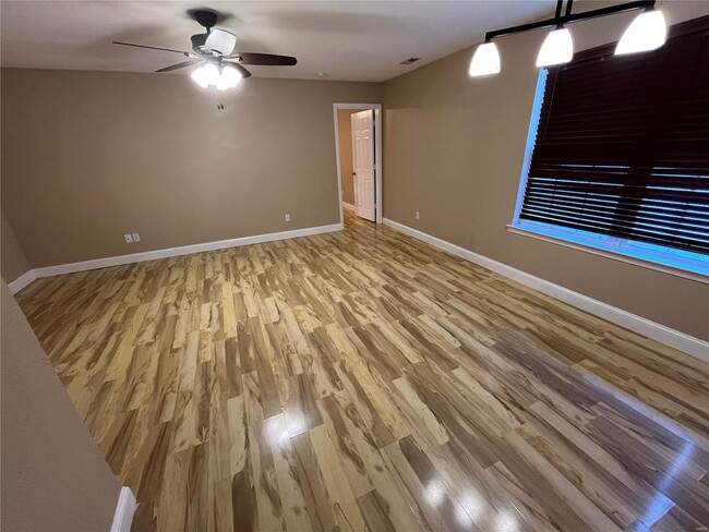 Building Photo - 743 Woodside Creek Dr