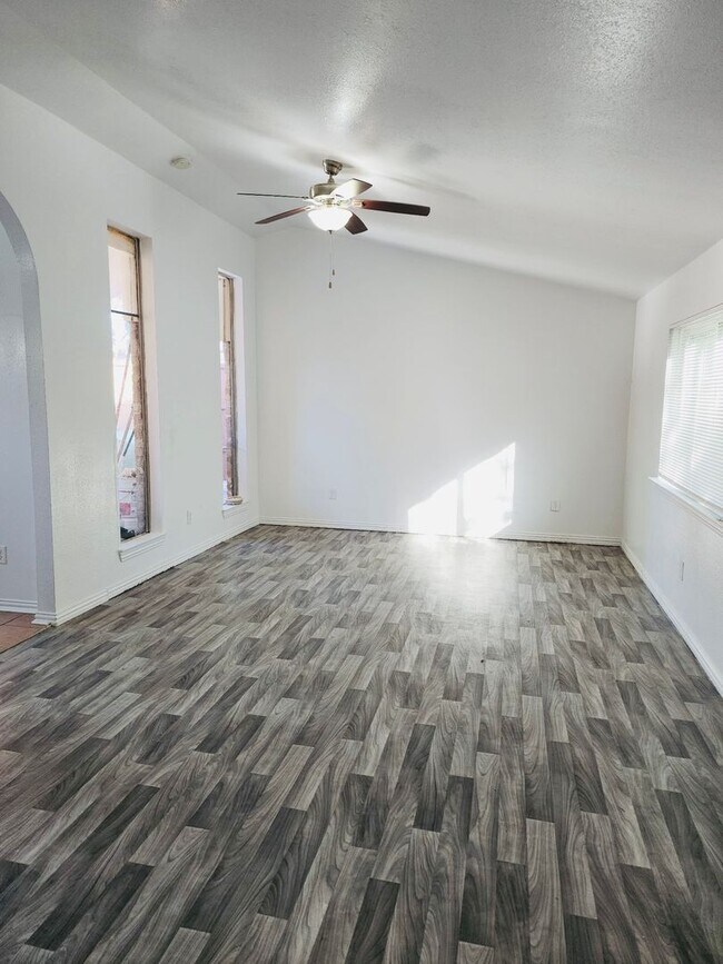 Foto del edificio - Beautiful 4-Bedroom Home with Pool in Carrollton – $2,700/Month