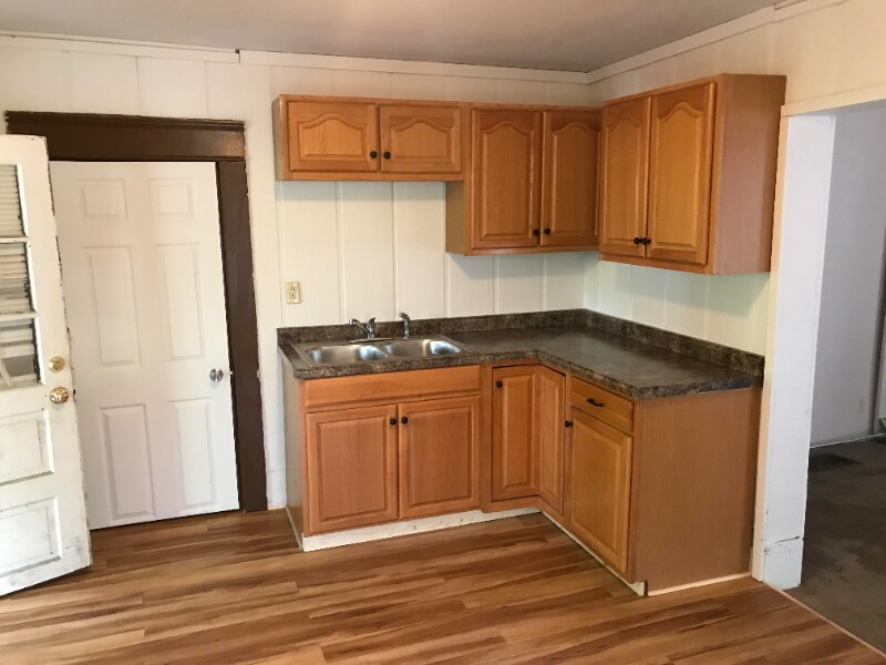 Primary Photo - 1210 Gomber Ave