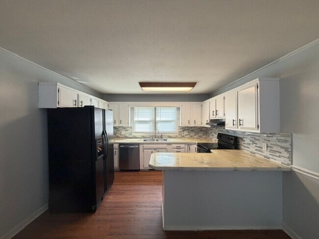 Building Photo - 434 Crystal Dr