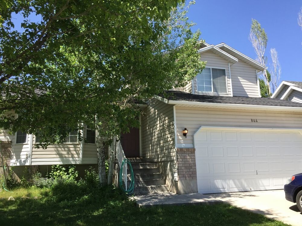 Primary Photo - Cozy Two Bedroom Home in Sandy