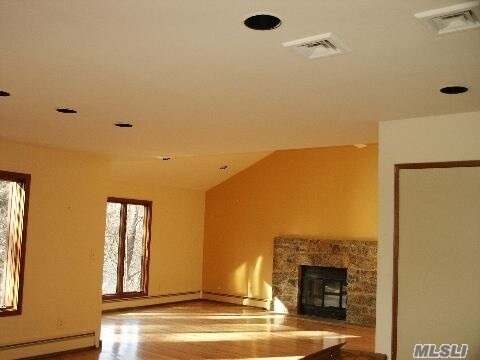 Building Photo - 17 Tanglewood Ln