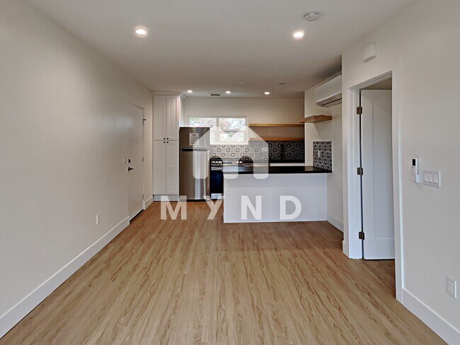 Building Photo - 3835 3rd Ave Apt 4