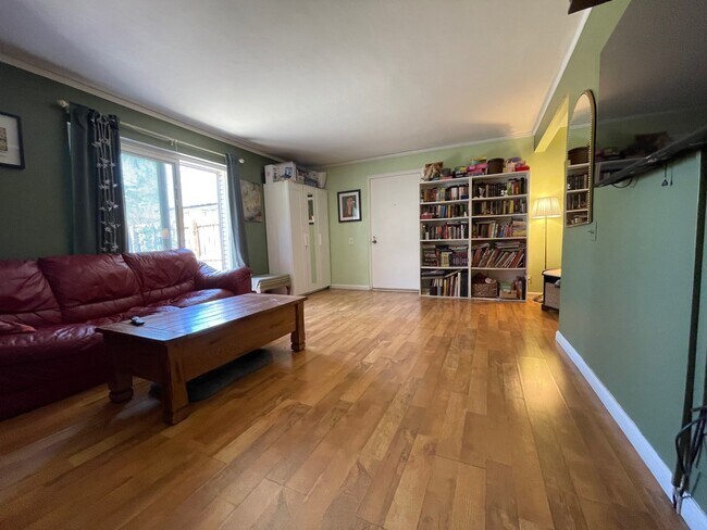 Foto del edificio - 10439 Briarbend Dr