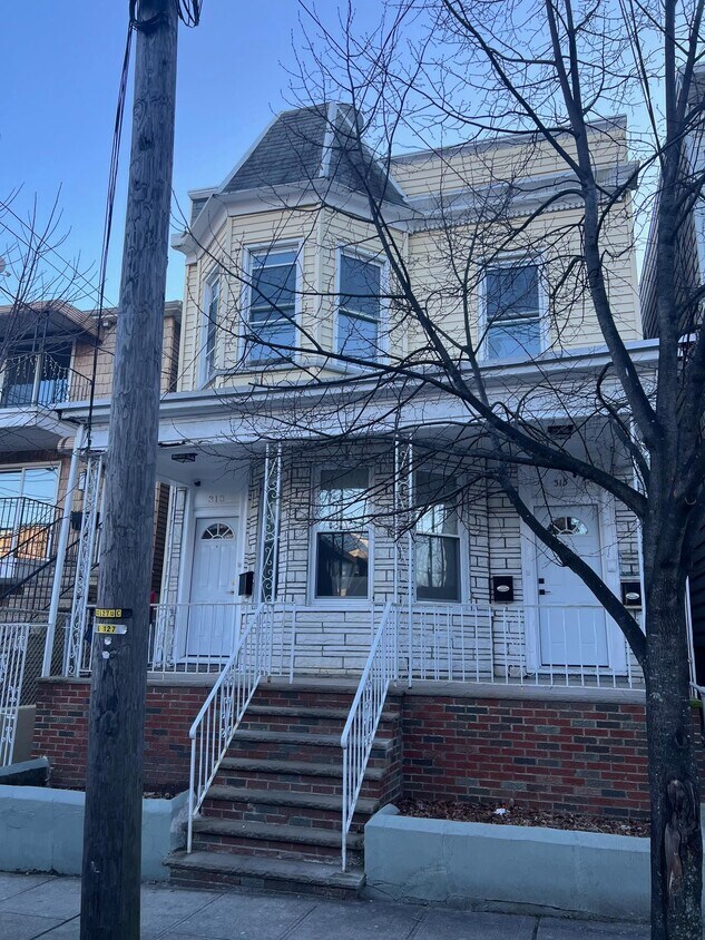 Primary Photo - 313 16th St