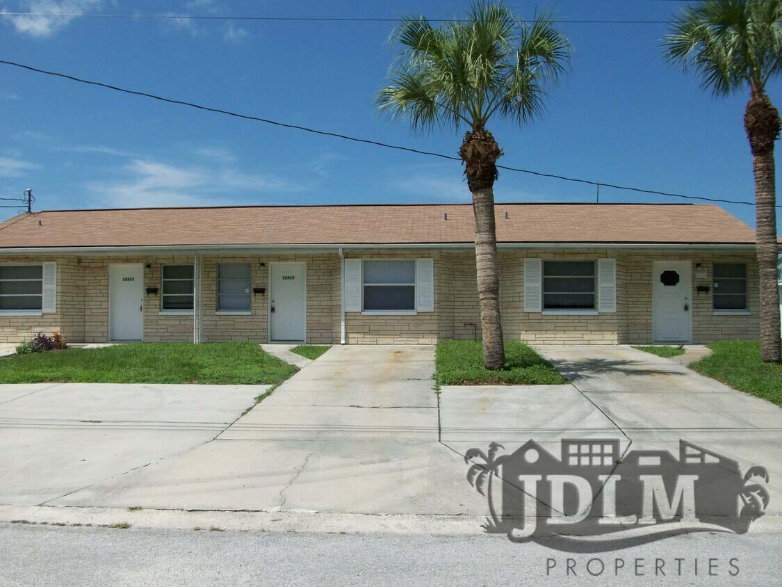 12511 1st Is, Hudson, FL 34667 Townhome Rentals in Hudson FL